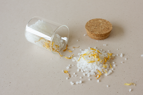 Badzout - grof wit badzout met goudsbloem - per 500 gram