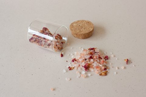 Badzout - grof Himalayazout met rozenblaadjes - per 500 gram