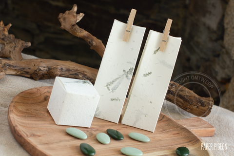 ENKEL BIJ PAPER PIGEON - Hoog doosje 2 met gaatje - handgeschept 'varen'