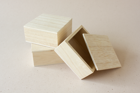 Houten doosje - vierkant - lot van 11 ex.