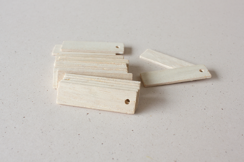Houten labels met gaatje - steeds per 10 ex.