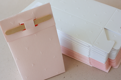 Dooszakje stokje - wit 1 blinddruk - lot van 10 doosjes