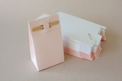 Dooszakje stokje - wit 1 blinddruk - lot van 10 doosjes