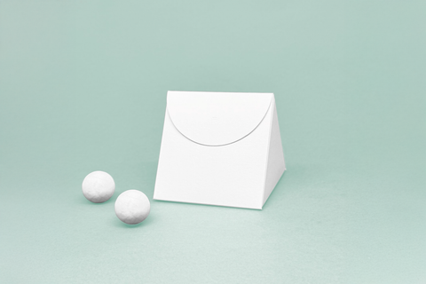 Driehoekig doosje  met ronde klep - wit