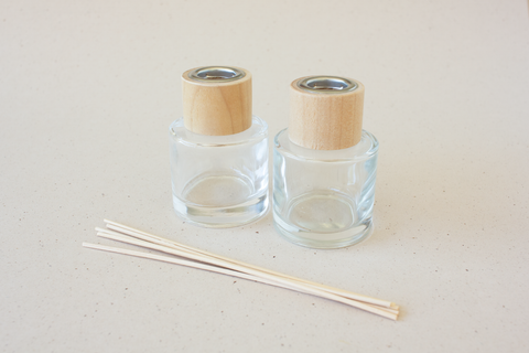 Rond parfumflesje transparant met houten dop - per 6 ex.